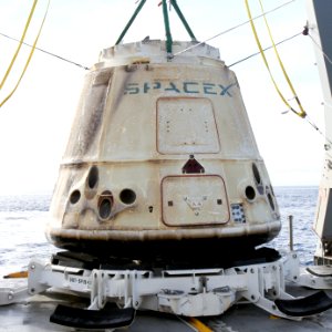 CRS–10 Dragon (2017).