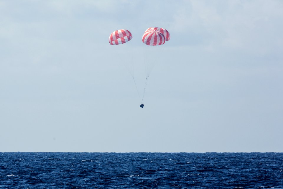CRS-6 Splashdown (2015).