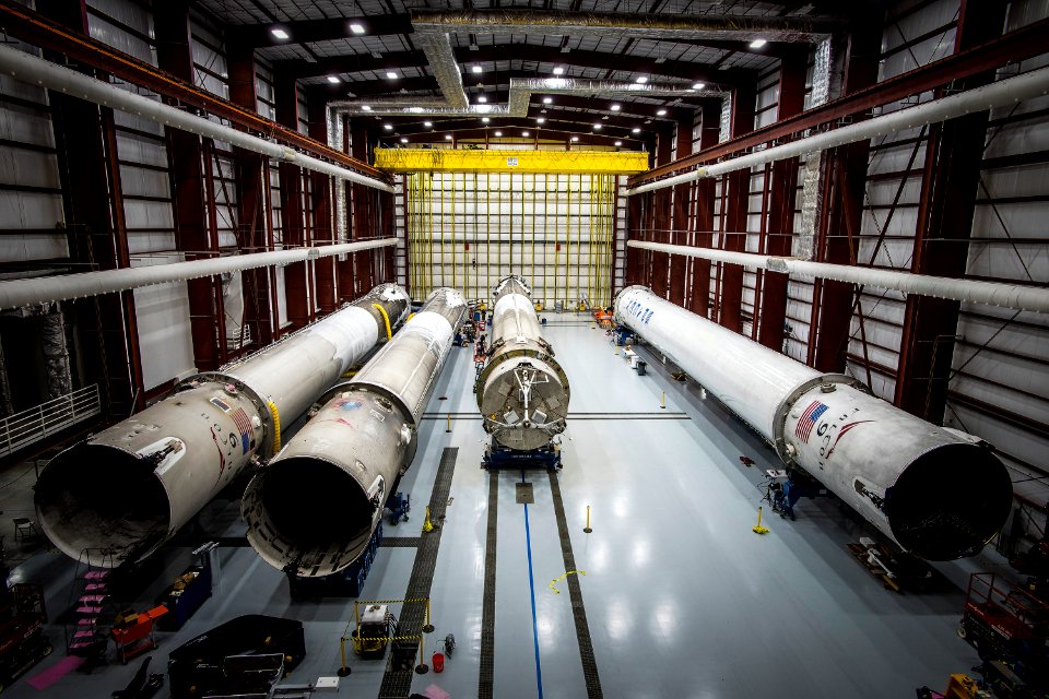 Landed rockets in hangar 39A (2016).