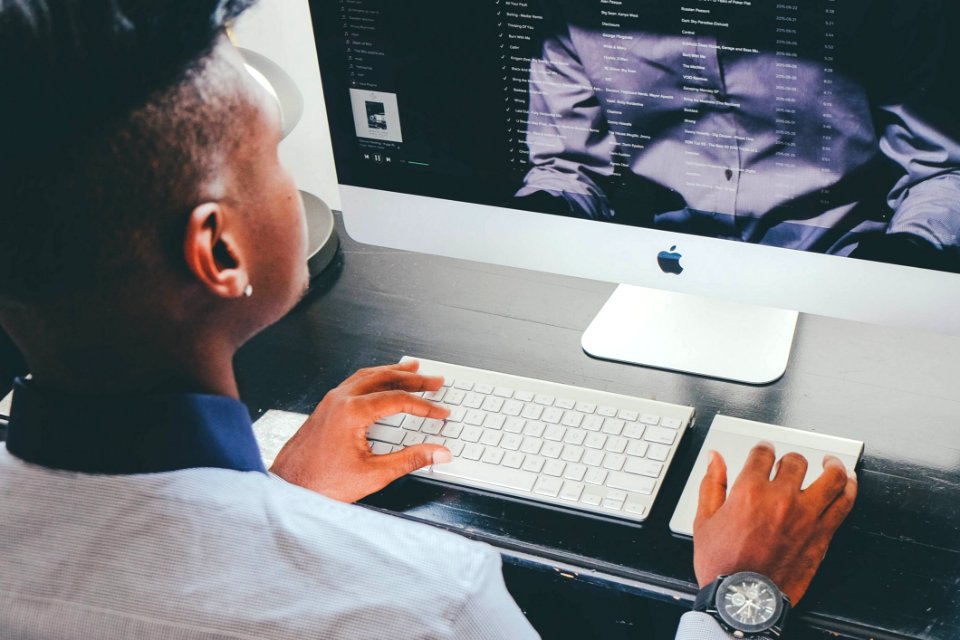 White Imac photo