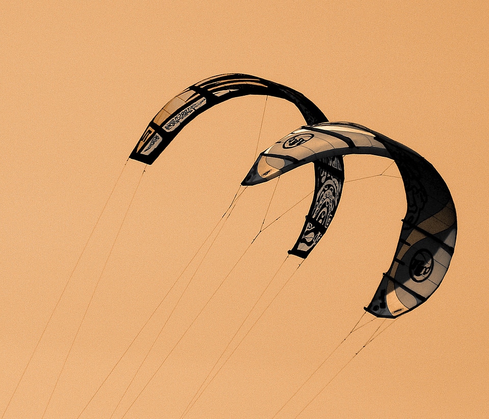 Extreme sport parachuting
