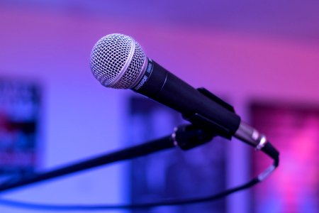Shallow Focus Photography Of Black Microphone photo