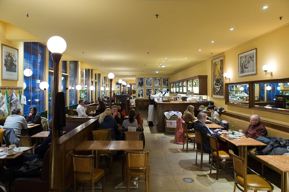 Unter den linden berlin waitress