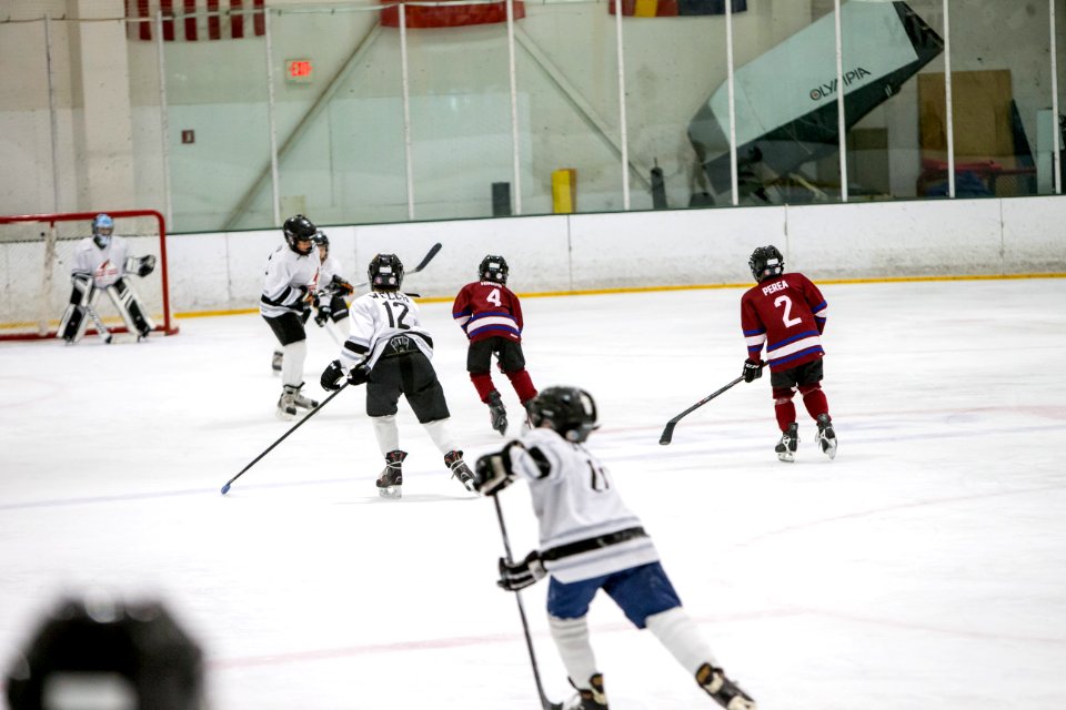 20161218141200SeanFallPlayoffHockeyGame0386
