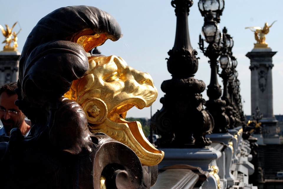 Lion monument bridge