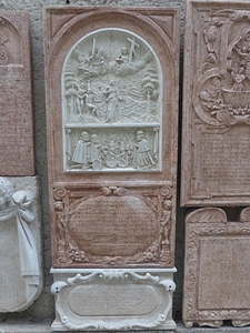 Graves crosses salzburg