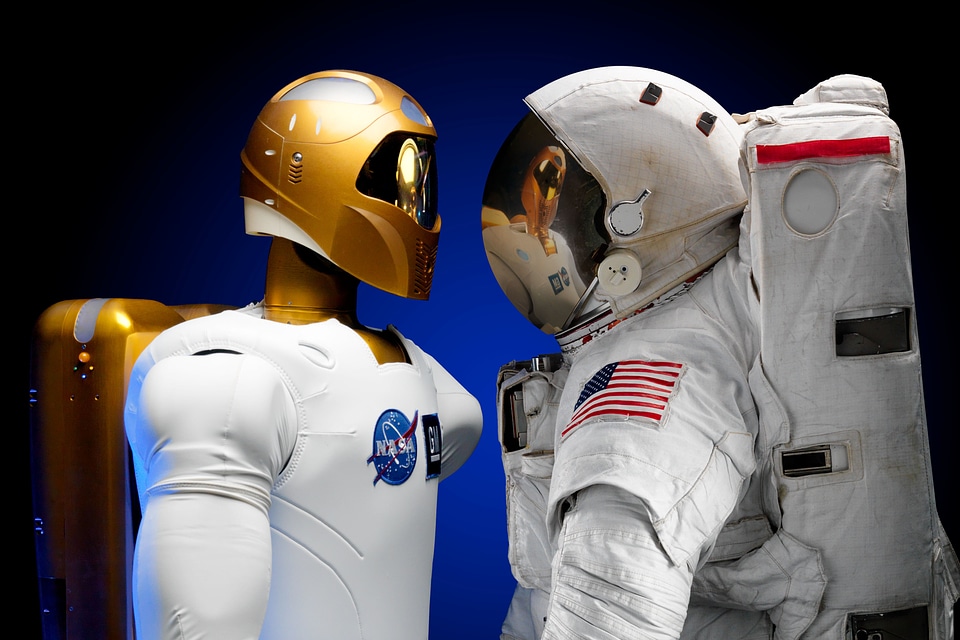 Humanoid astronaut helper