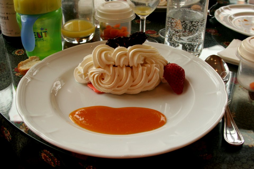La Petite France - Awesome Mothers Day Lunch 08May2005 - 1