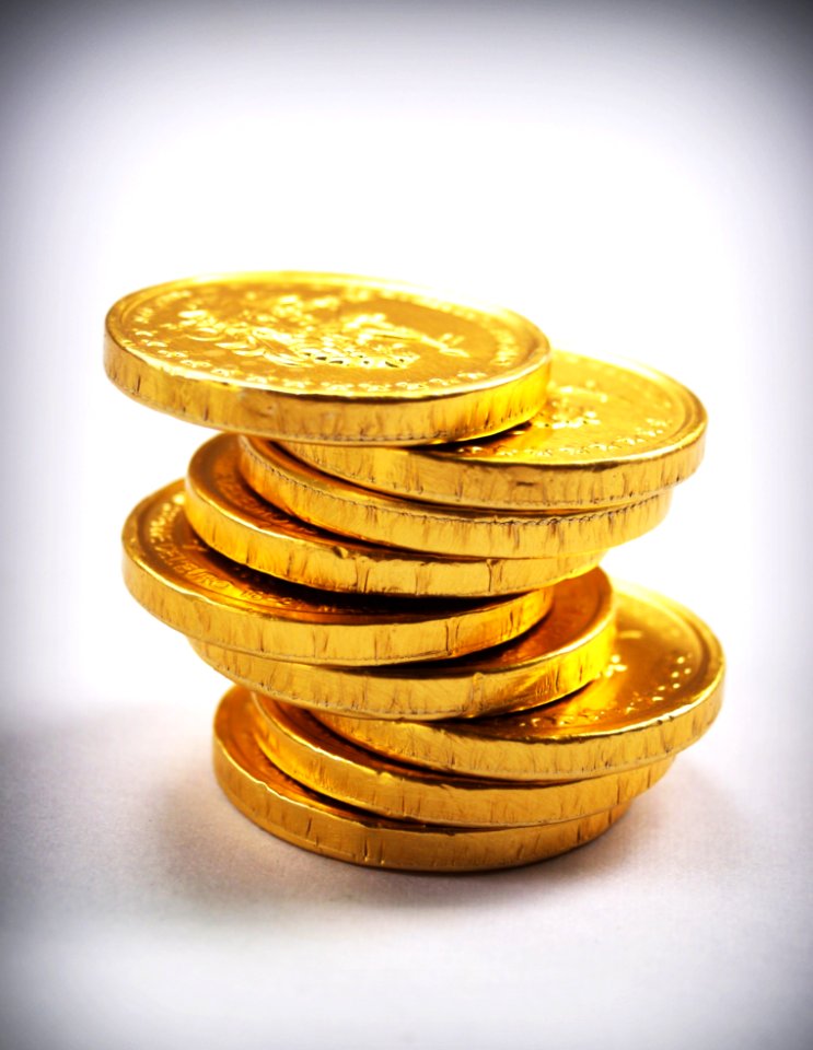 9 Piece Of Gold Round Case Of Chocolates
