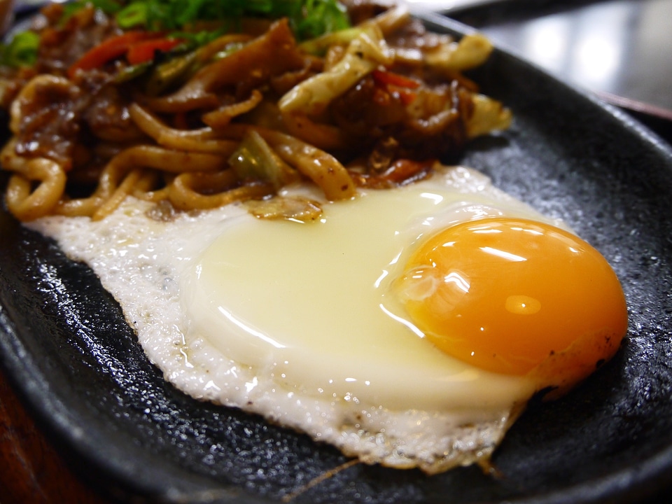 Egg udon noodles food