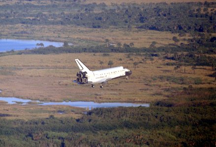 STS-56 Landing photo