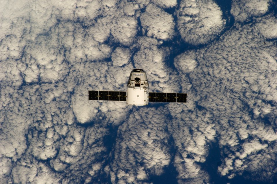 SpaceX CRS-3 Dragon Approaches ISS
