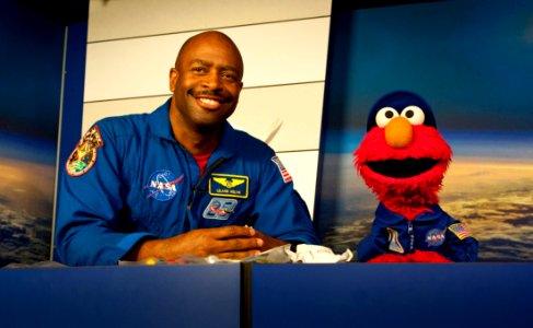 Astronaut Leland Melvin Speaks With Elmo photo