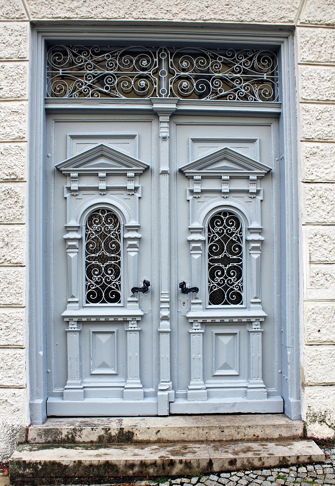 Artfully historicism double wing door