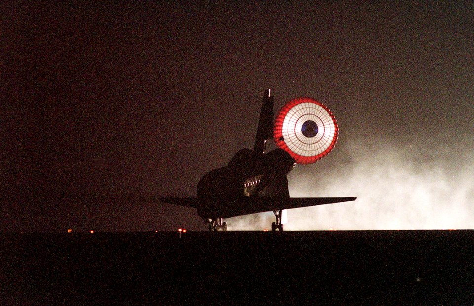 STS-106 (Atlantis) Landing At Kennedy Space Center (KSC)