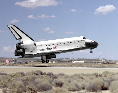 STS-64 Landing At Edwards