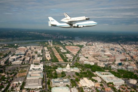 Shuttle Discovery Arriving In DC