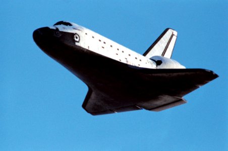 STS-31 On Approach photo