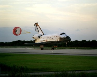 Columbia Touchdown STS-73 photo