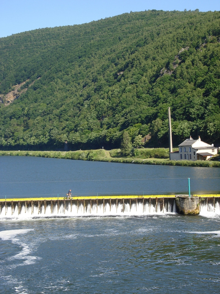 River water dam