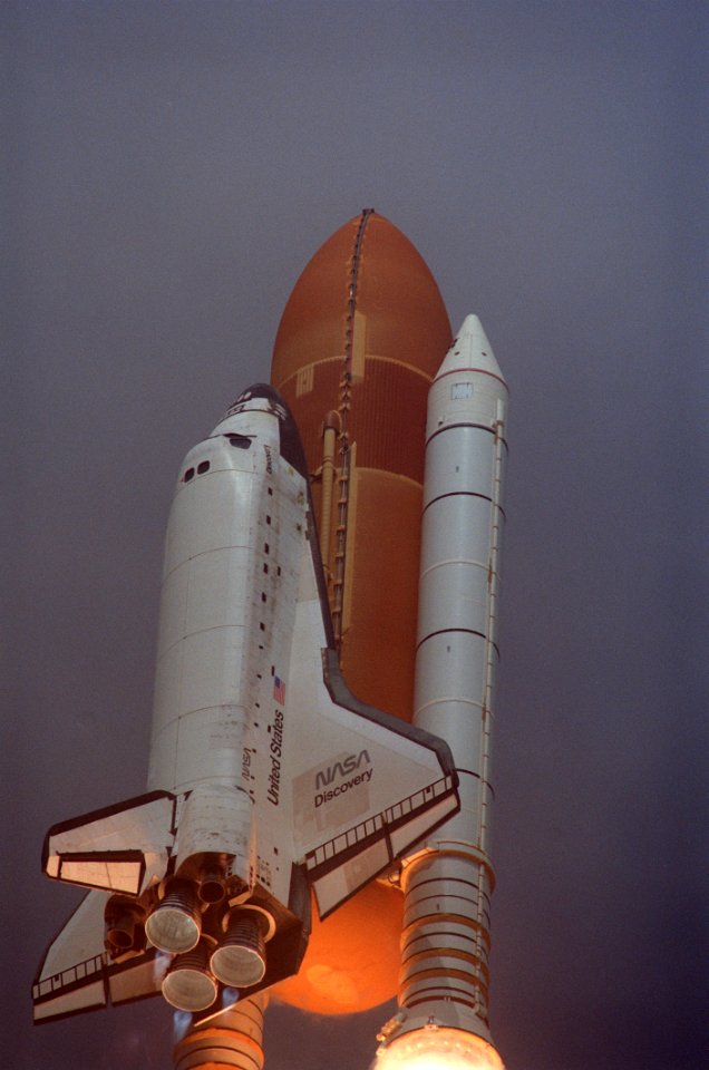 Discovery Launches On STS-85