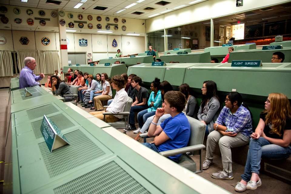 Flight Director Glynn Lunney In The MOCR With Students