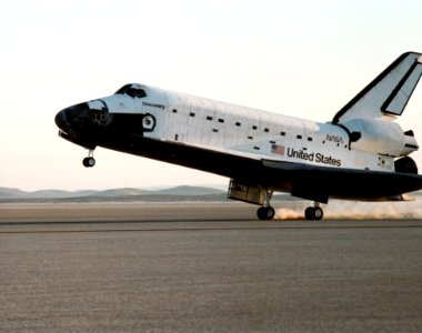 STS-51G Lands photo