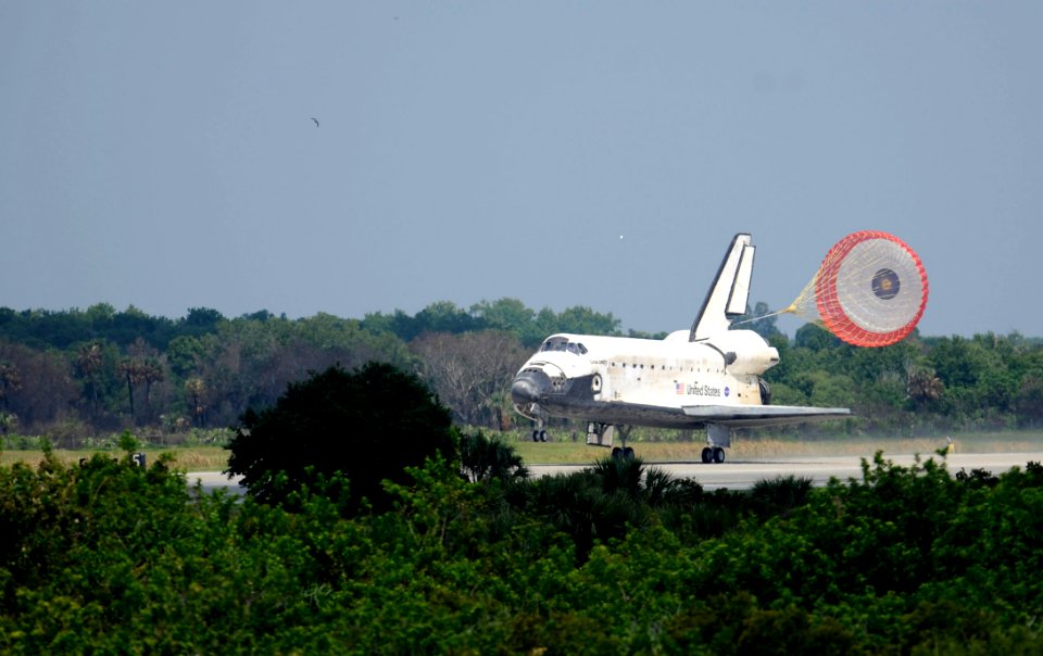 Space Shuttle Discovery (STS-124) Landing