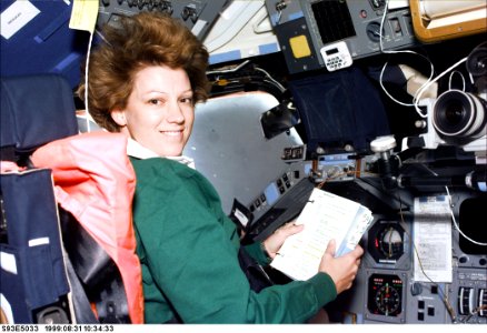 Columbia Commander Eileen Collins photo