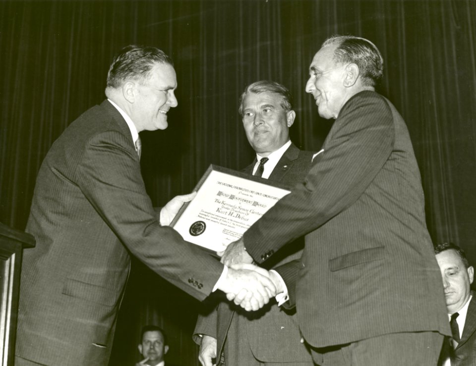James Webb Presents Group Achievement Award To KSC