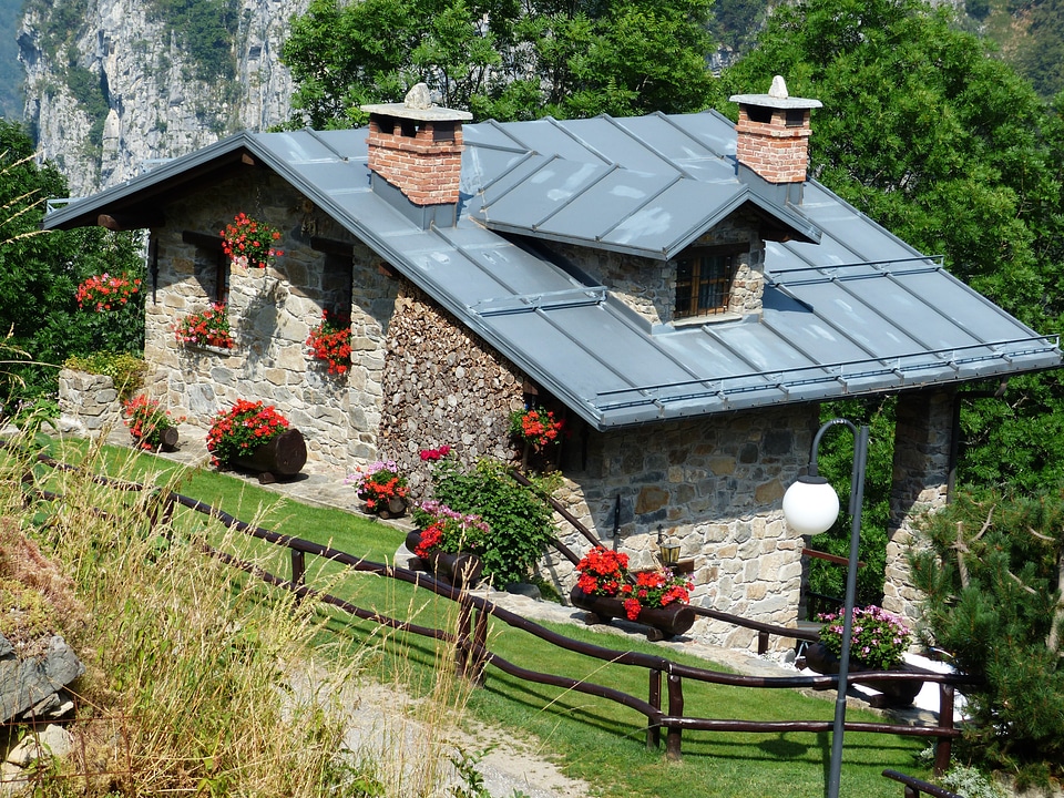 Country house cottage building