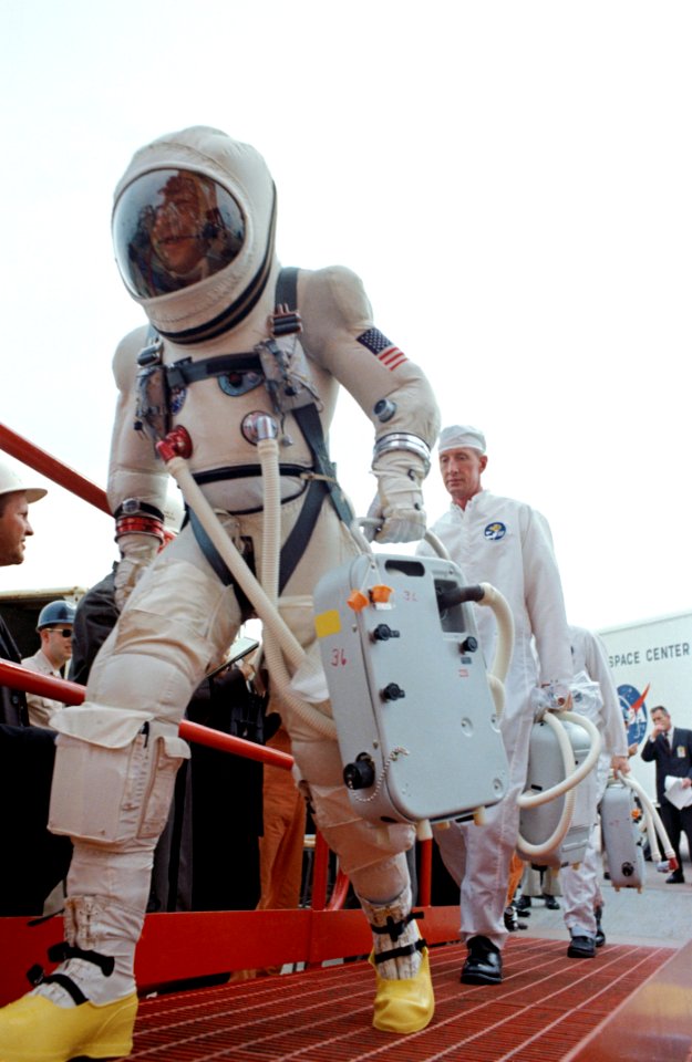 ASTRONAUT JAMES A LOVELL JR