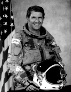 Astronaut Administrator Richard Truly photo