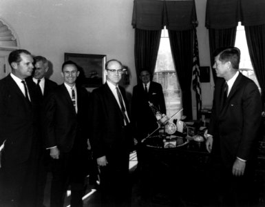 Kennedy Receives Mariner 2 Model photo