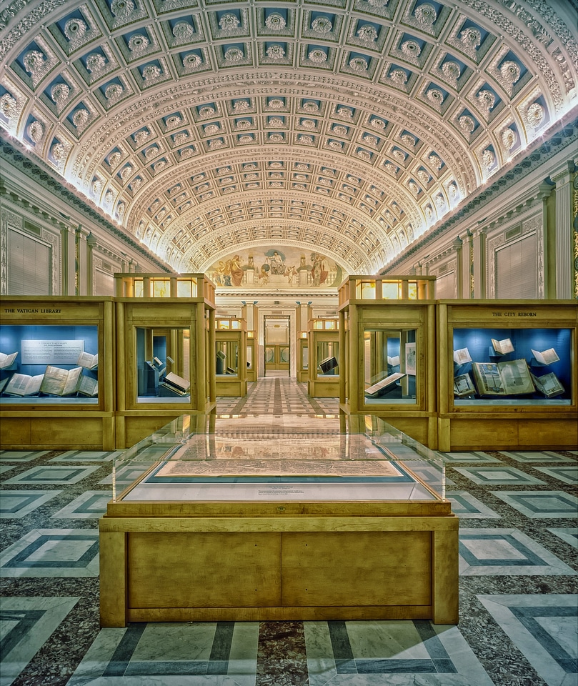Displays landmark architecture