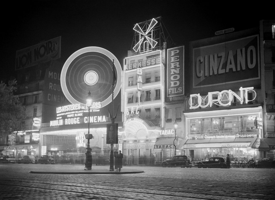 De Moulin Rouge in Parijs bij avond, Bestanddeelnr 254-5695