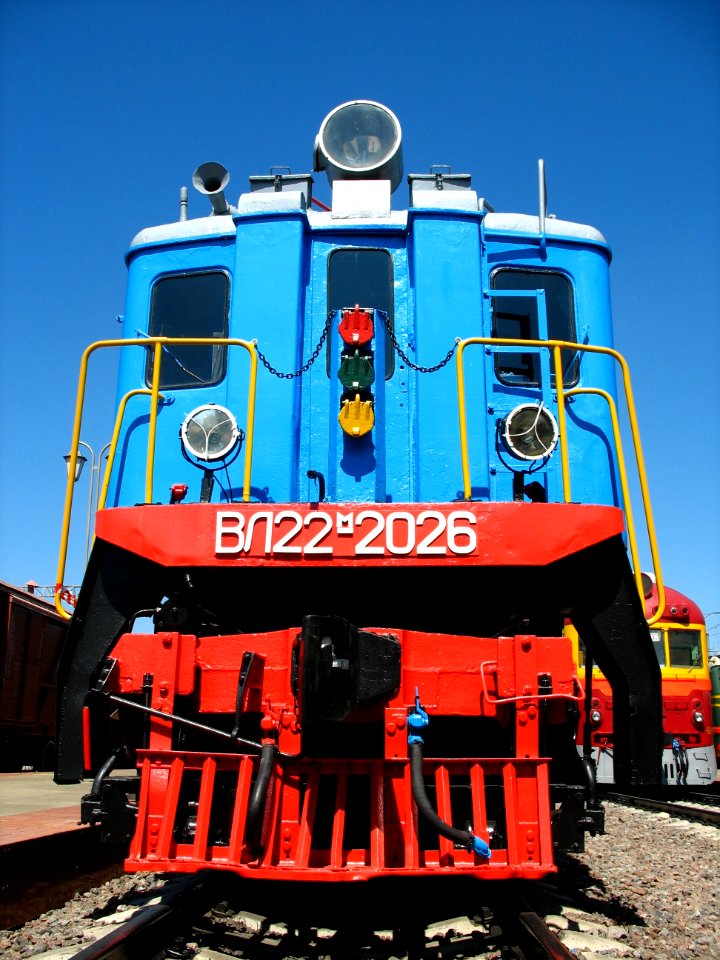 Electric locomotive VL22m front