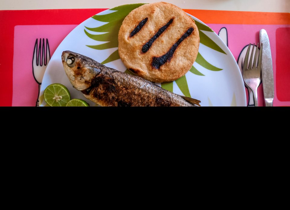 Pescado Lisa con Arepa, Comida Margaritea