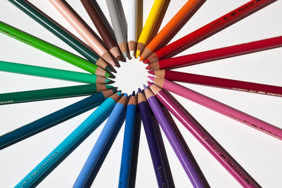 Color circle writing or drawing device colorful