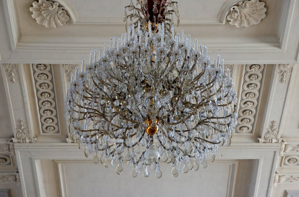 Spanische Hofreitschule chandelier