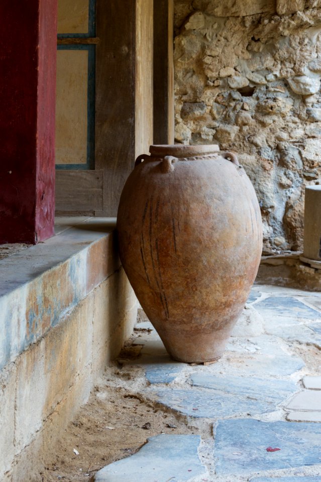 Minoan jar Knossos Palace