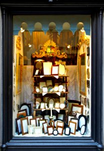 Vitrine cadres Vienne