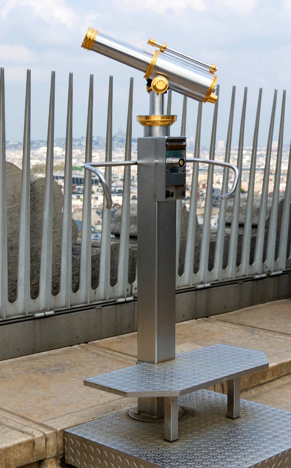 Lunette tlescope monnayeur arc de Triomphe