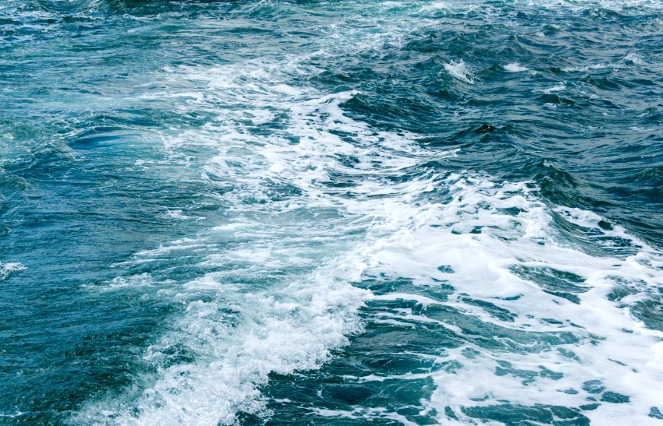 Wake, gulf of Morbihan, France