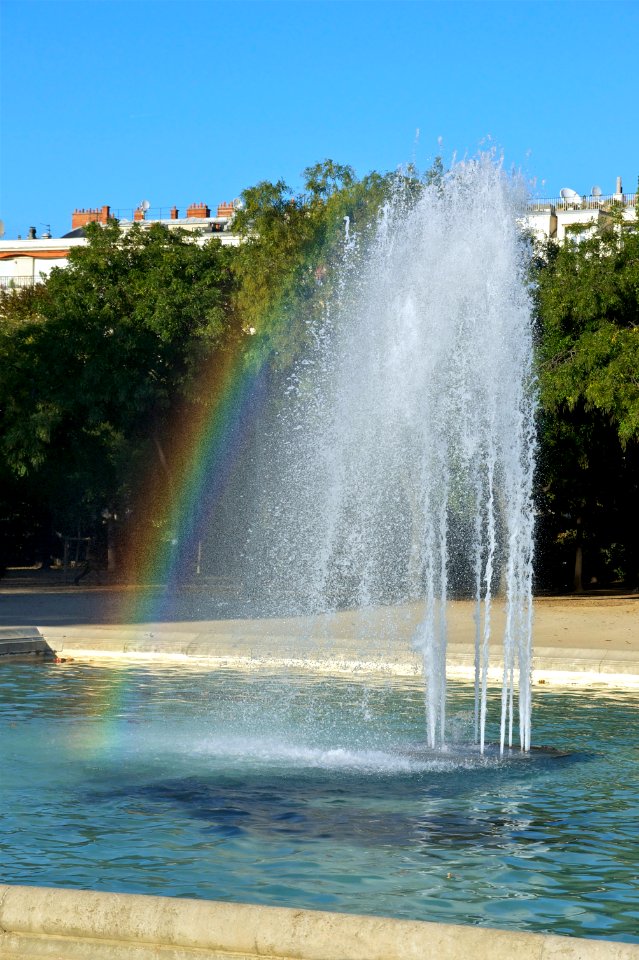 Arc en ciel fontaine champ de mars Paris