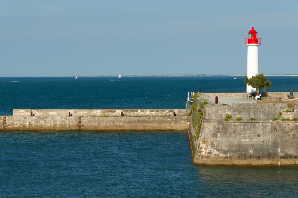Lighthouse, harbor Saint-Martin-de-R, R island, Charente-Maritime, France