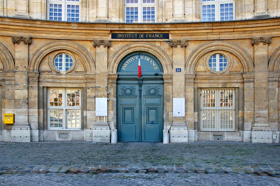 Entre Institut de France 23 quai de Conti