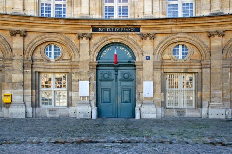 Entre Institut de France 23 quai de Conti
