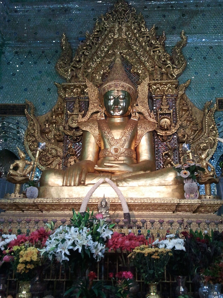 Gold idol religion photo