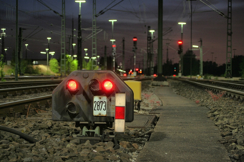 Yield signal lamp signal